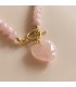 Collar de bolitas de Cuarzo Rosa con dije en forma de corazón