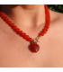 Collares de bolitas con dijes en forma de corazon
