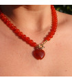 Collares de bolitas con dijes en forma de corazon