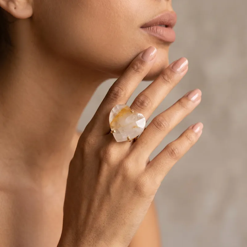ANILLO CURVED HEART FACETADO - GOLDEN HEALER
