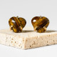 ARETES CURVED HEART - OJO DE TIGRE